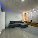 Modern Neuburg U - - 2 Zimmer, Komfort, Zentrum, Wi-fi, Smart Tv, Stellplatz, Kueche 多瑙河畔诺伊堡