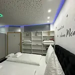 Modern Neuburg U - - 2 Zimmer, Komfort, Zentrum, Wi-fi, Smart Tv, Stellplatz, Kueche 多瑙河畔诺伊堡