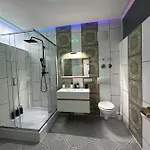 Modern Neuburg U - - 2 Zimmer, Komfort, Zentrum, Wi-fi, Smart Tv, Stellplatz, Kueche *