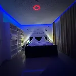Modern Neuburg U - - 2 Zimmer, Komfort, Zentrum, Wi-fi, Smart Tv, Stellplatz, Kueche 多瑙河畔诺伊堡