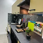 Modern Neuburg U - - 2 Zimmer, Komfort, Zentrum, Wi-fi, Smart Tv, Stellplatz, Kueche *