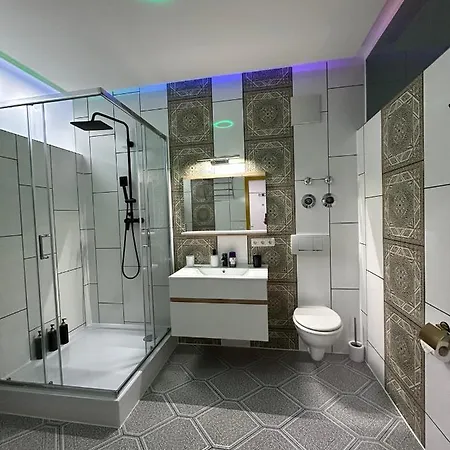 Modern Neuburg U - - 2 Zimmer, Komfort, Zentrum, Wi-fi, Smart Tv, Stellplatz, Kueche *