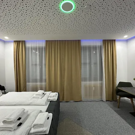 Modern Neuburg U - - 2 Zimmer, Komfort, Zentrum, Wi-fi, Smart Tv, Stellplatz, Kueche 多瑙河畔诺伊堡