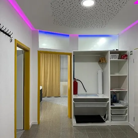Apartment Modern Neuburg U - - 2 Zimmer, Komfort, Zentrum, Wi-fi, Smart Tv, Stellplatz, Küche